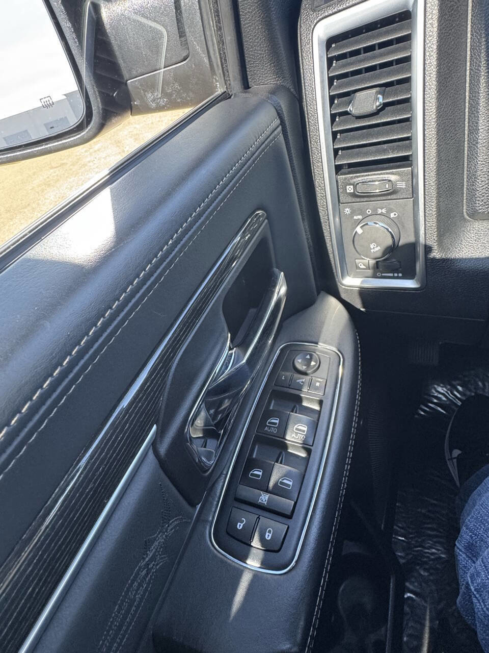 Used 2016 RAM 1500 Limited image 29