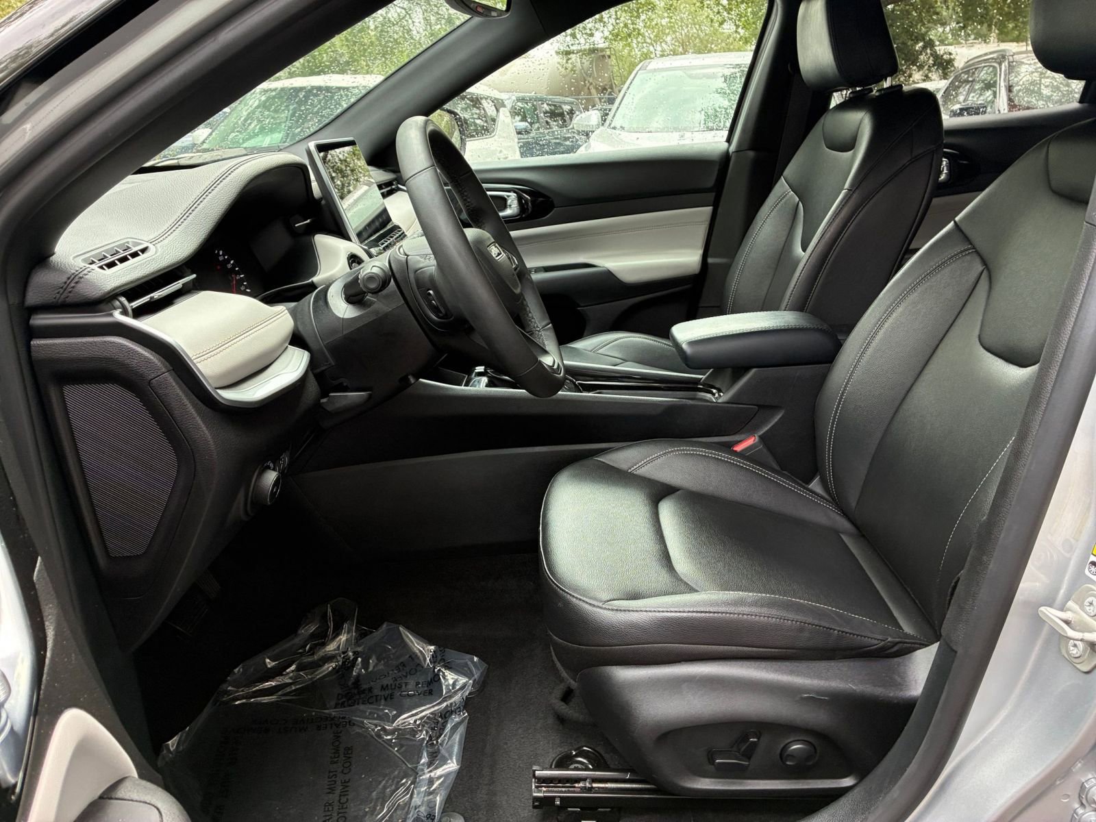 Used 2025 Jeep Compass Limited image 27