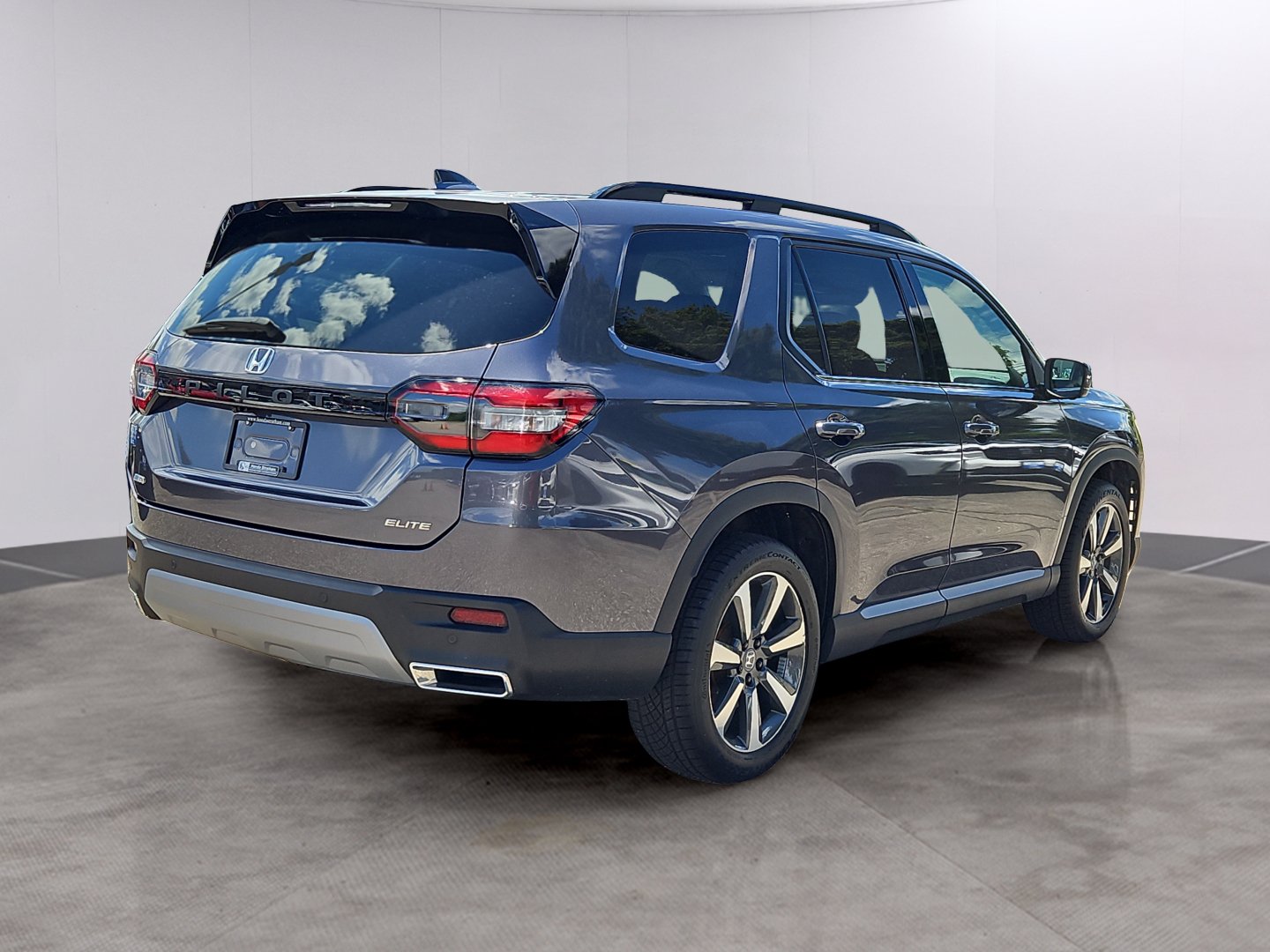 Certified 2023 Honda Pilot Elite image 2