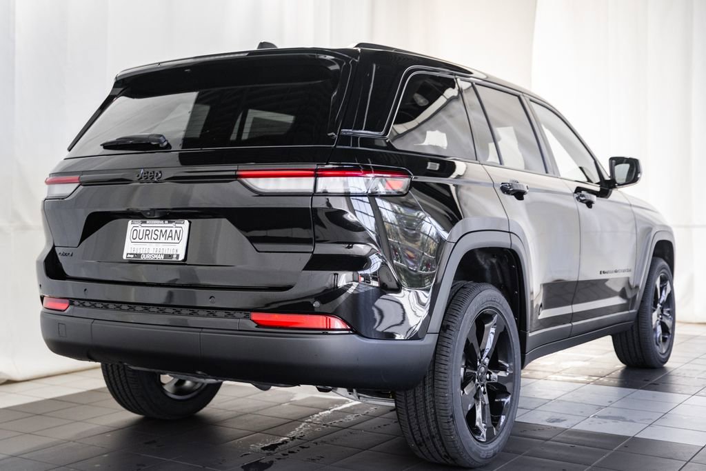 New 2025 Jeep Grand Cherokee Altitude image 4
