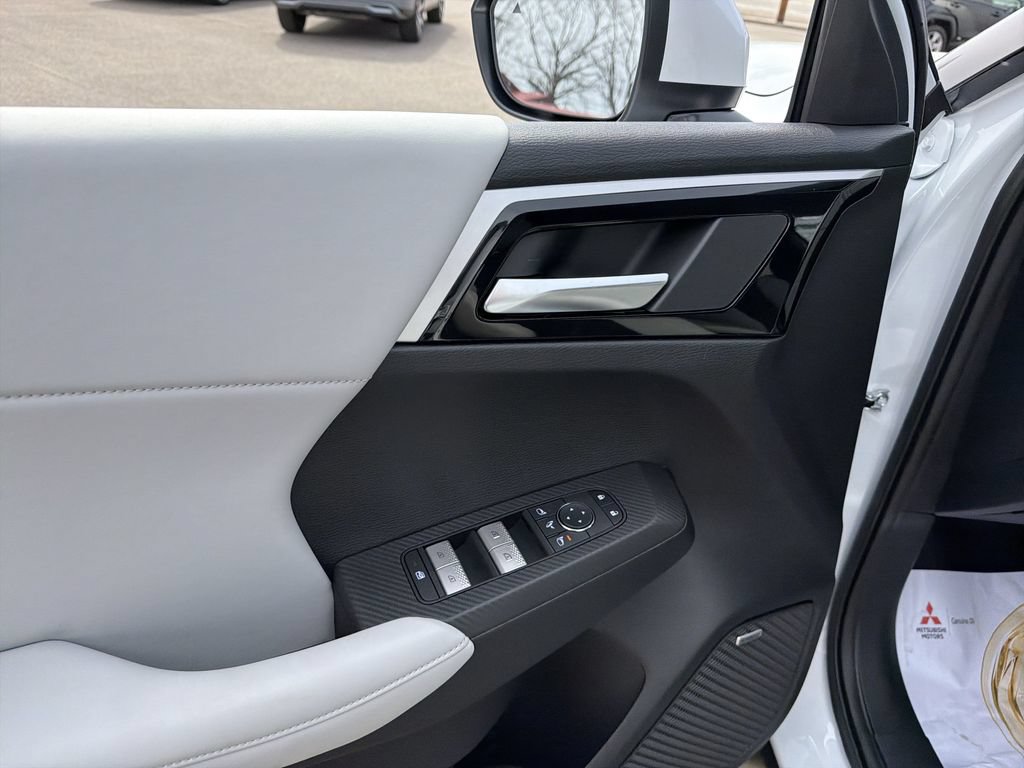 New 2026 Mitsubishi Outlander SE AWD/4WD image 13