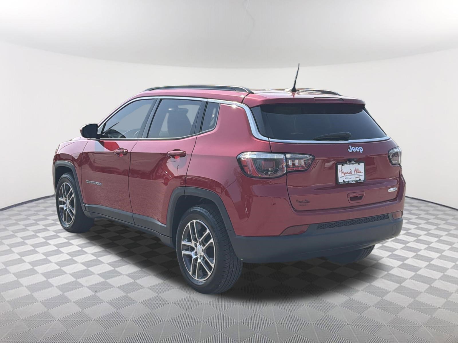 Used 2019 Jeep Compass Latitude w/ Popular Equipment Group image 8