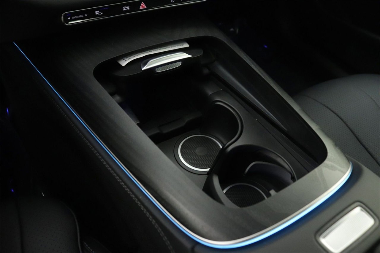 Used 2025 Mercedes-Benz E 350 4MATIC Sedan image 7