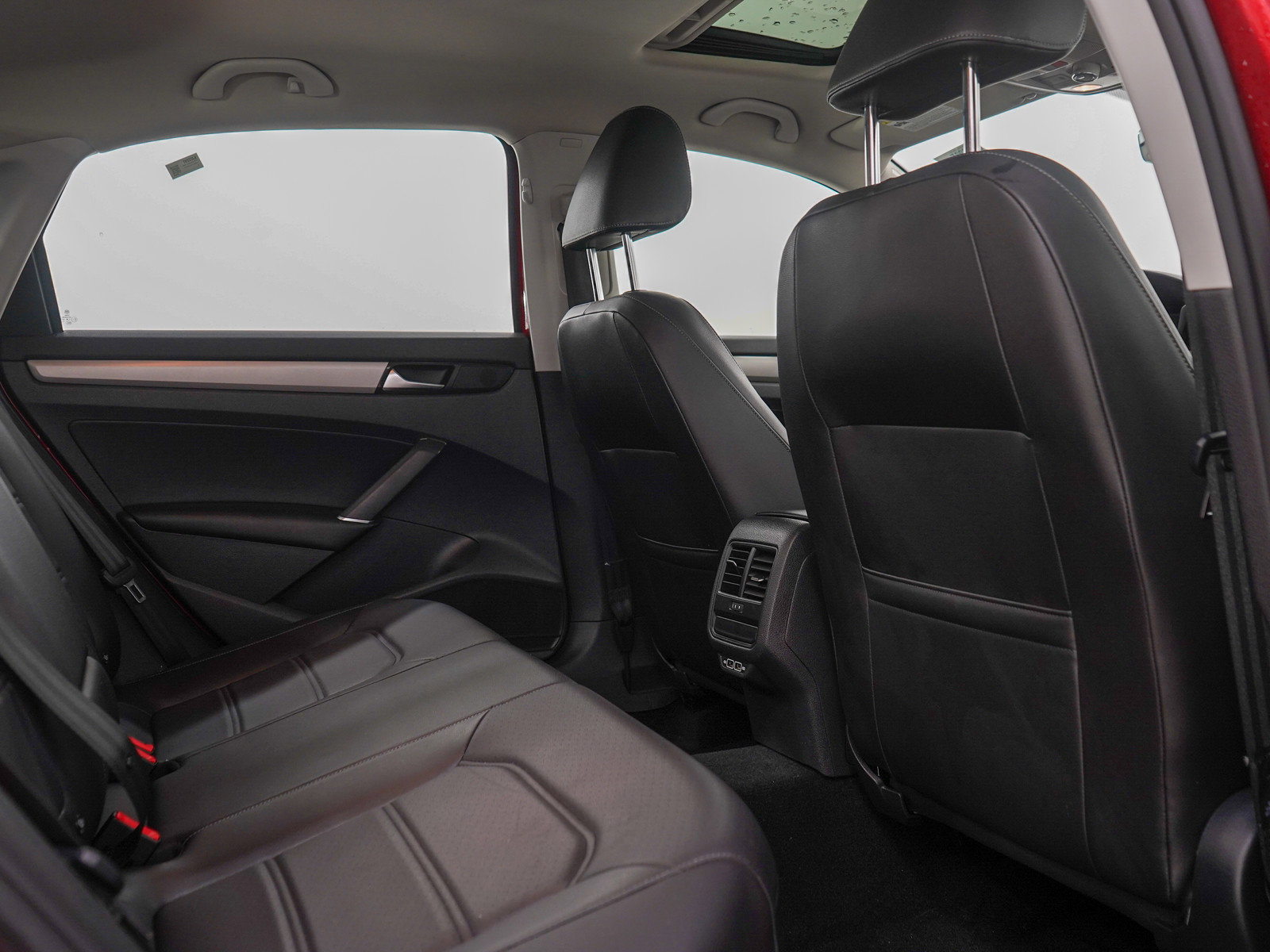 Used 2020 Volkswagen Passat 2.0T SE w/ Sunroof Package FWD image 12