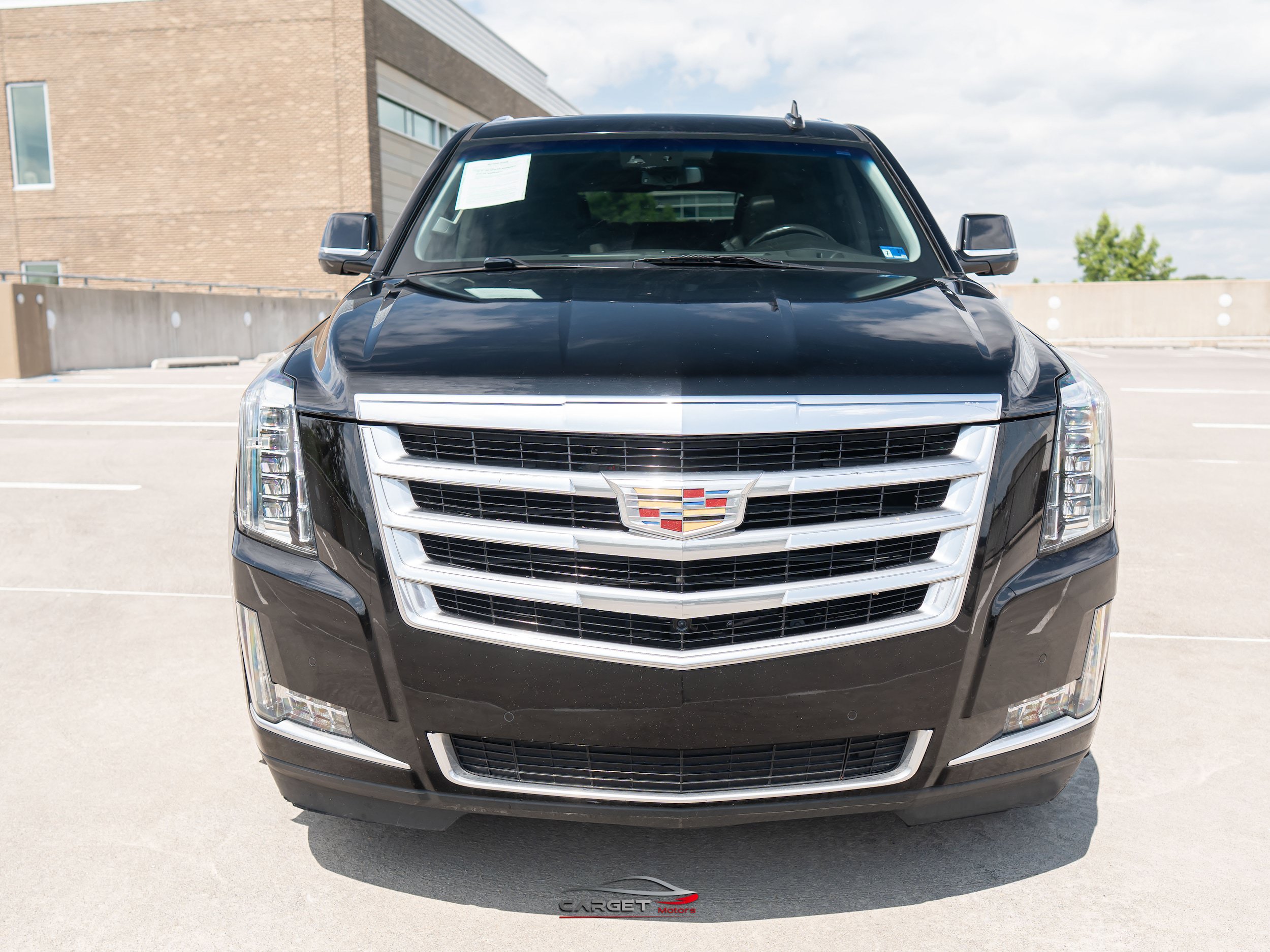 Used 2018 Cadillac Escalade ESV Luxury RWD image 2