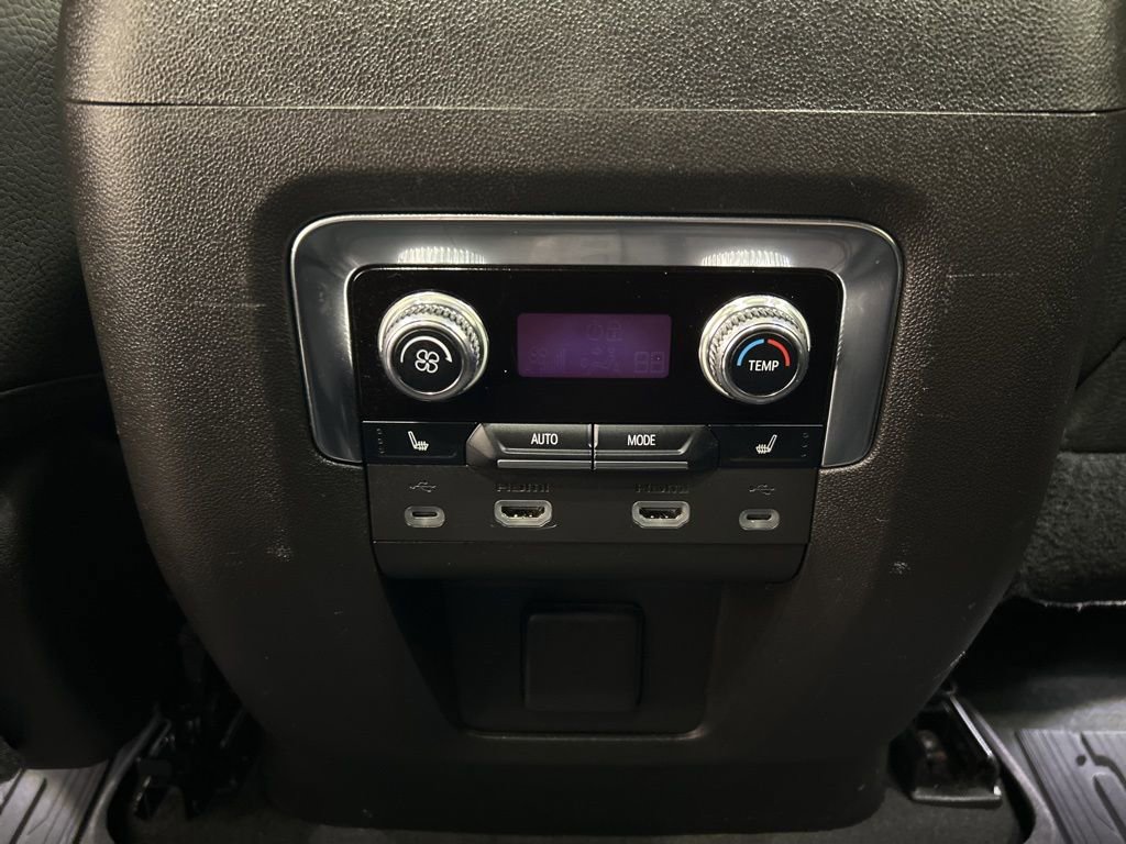 Used 2021 GMC Yukon Denali w/ Denali Premium Package image 30