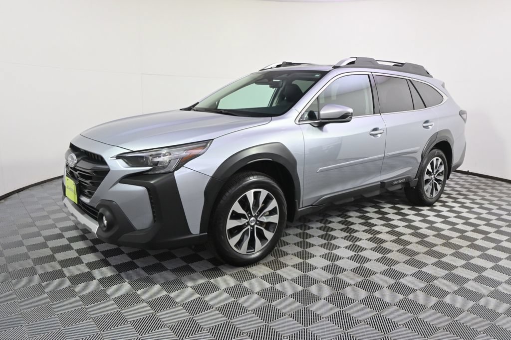 Used 2023 Subaru Outback Touring AWD/4WD image 2