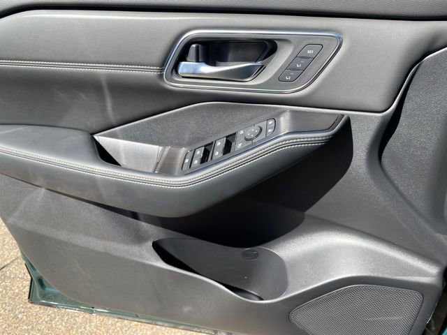 New 2026 Nissan Rogue Platinum image 13