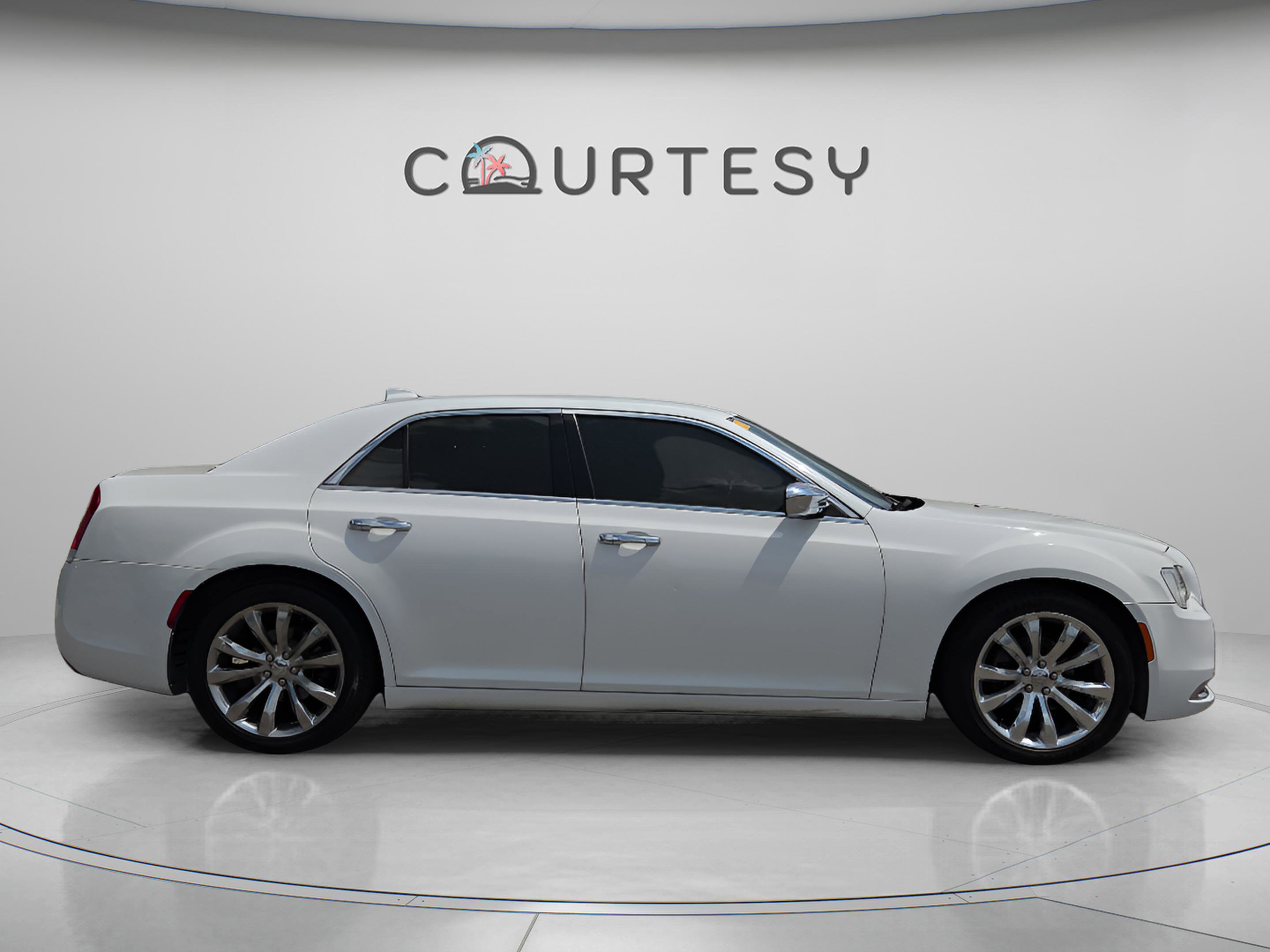 Used 2018 Chrysler 300 Limited image 6