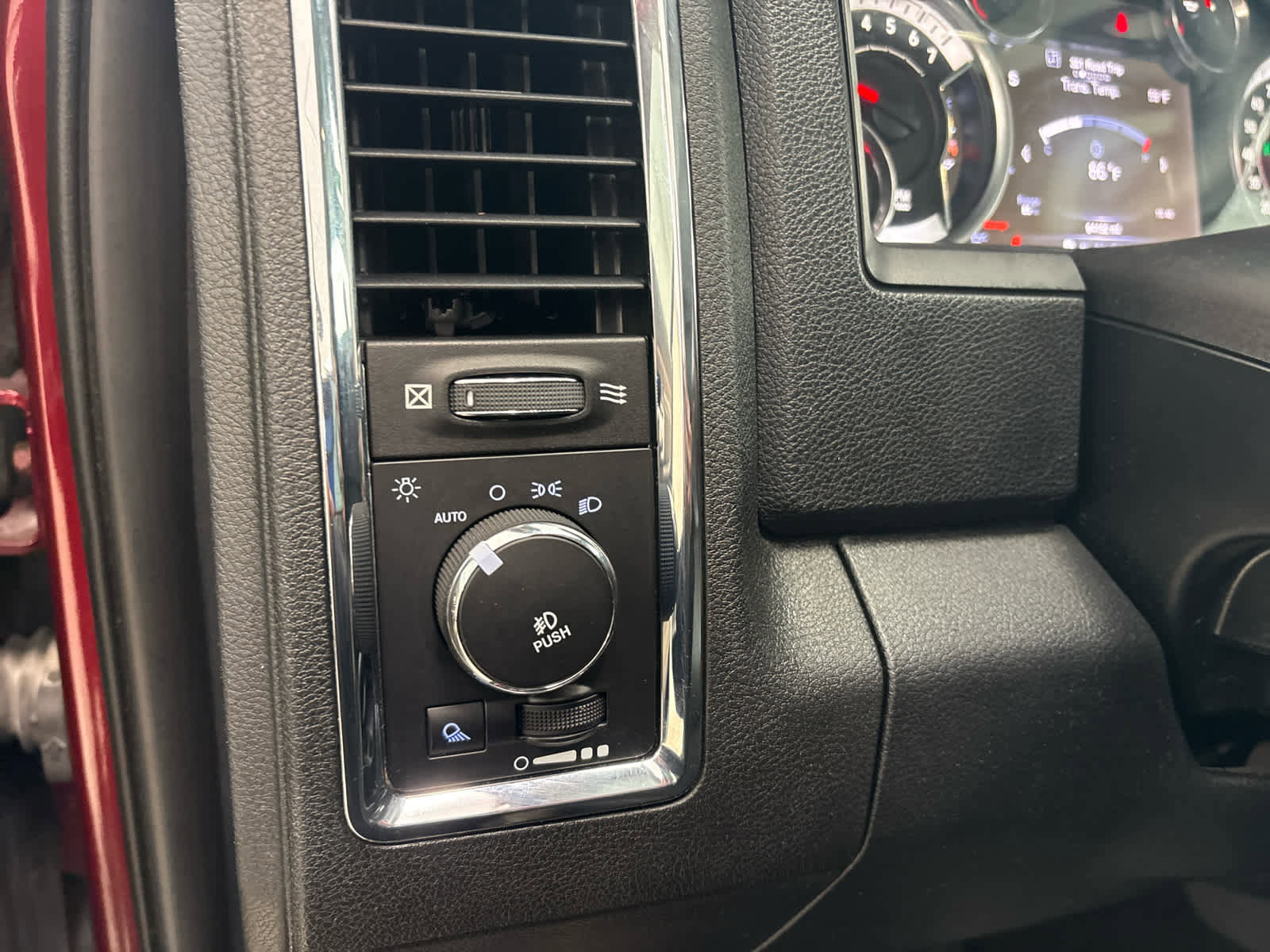 Used 2016 RAM 2500 Laramie AWD/4WD image 26