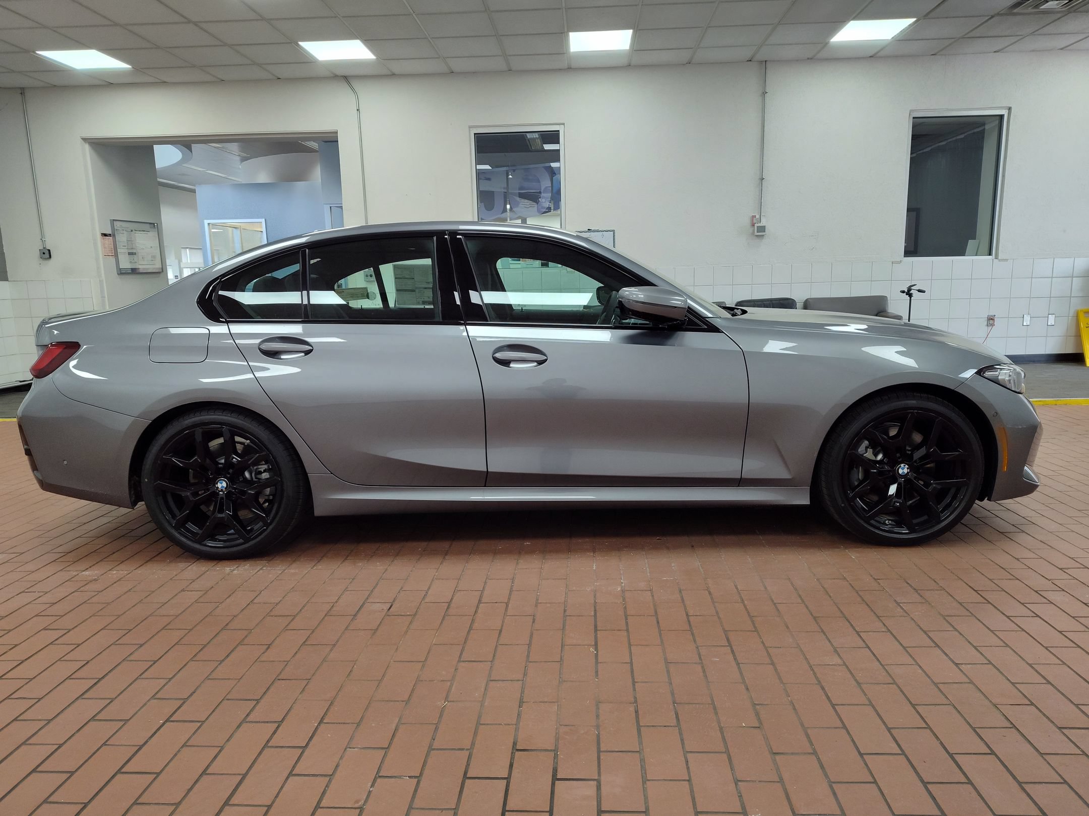 Used 2026 BMW 330i Sedan w/ M Sport Package RWD image 7
