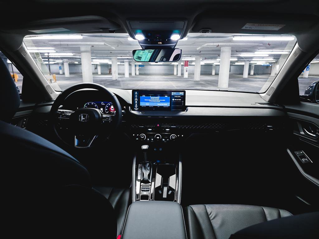 Used 2023 Honda Accord Touring image 3