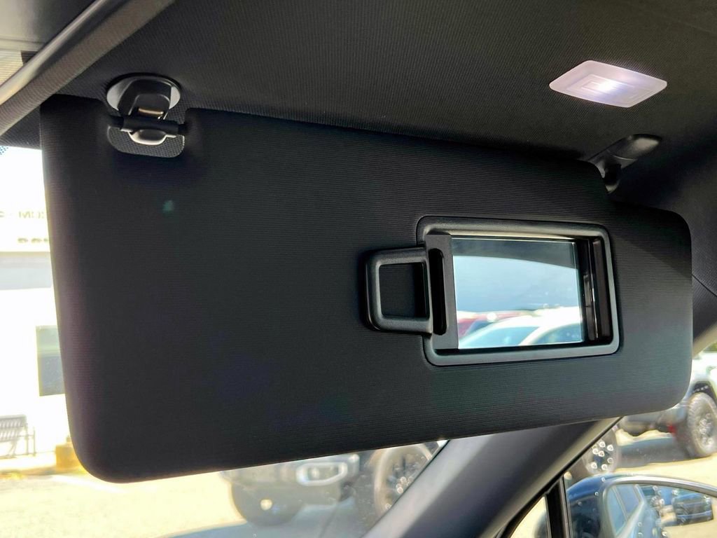 Used 2022 Volkswagen Tiguan SE R-Line image 30