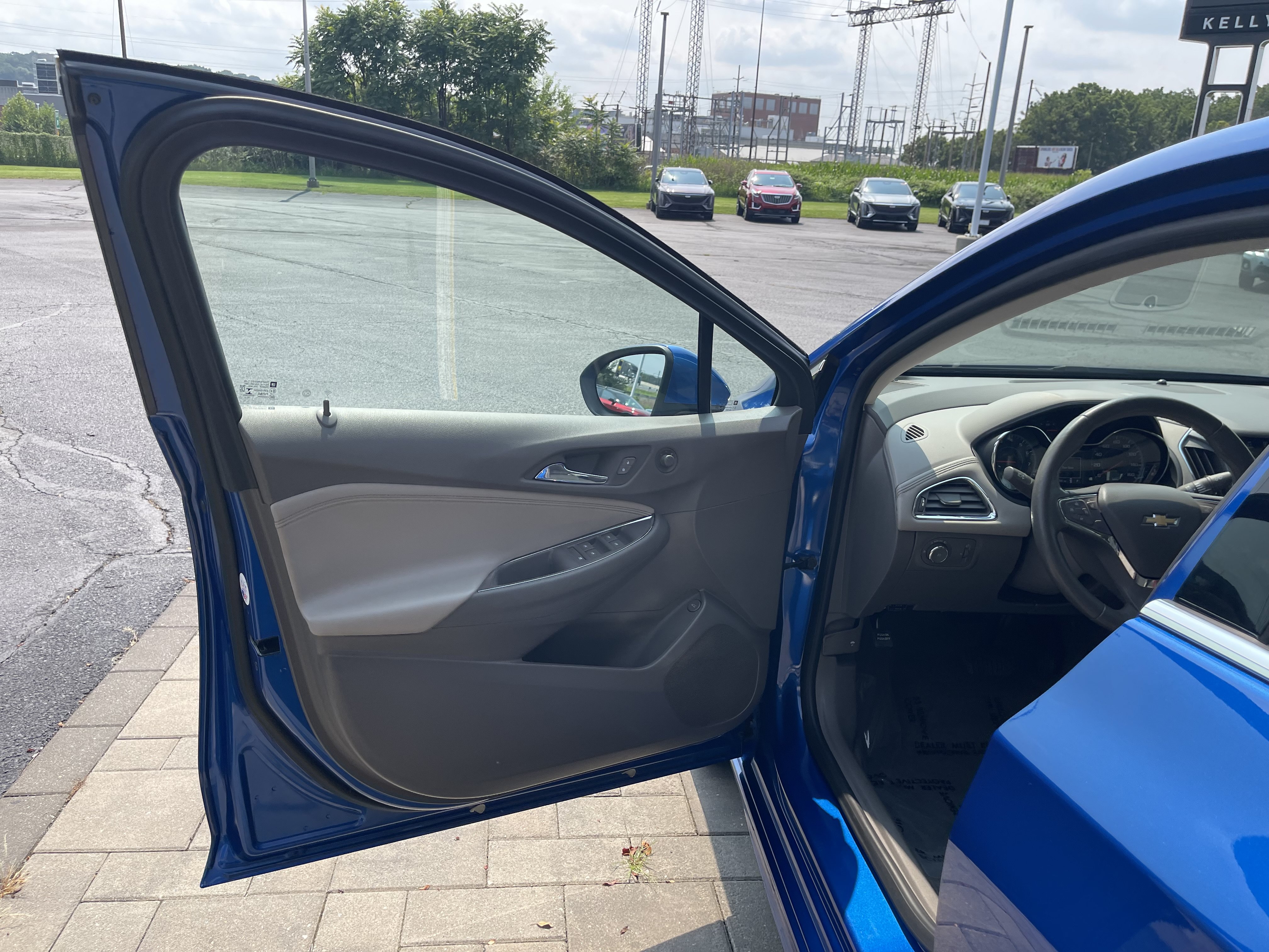 Used 2017 Chevrolet Cruze Premier w/ RS Package FWD image 13