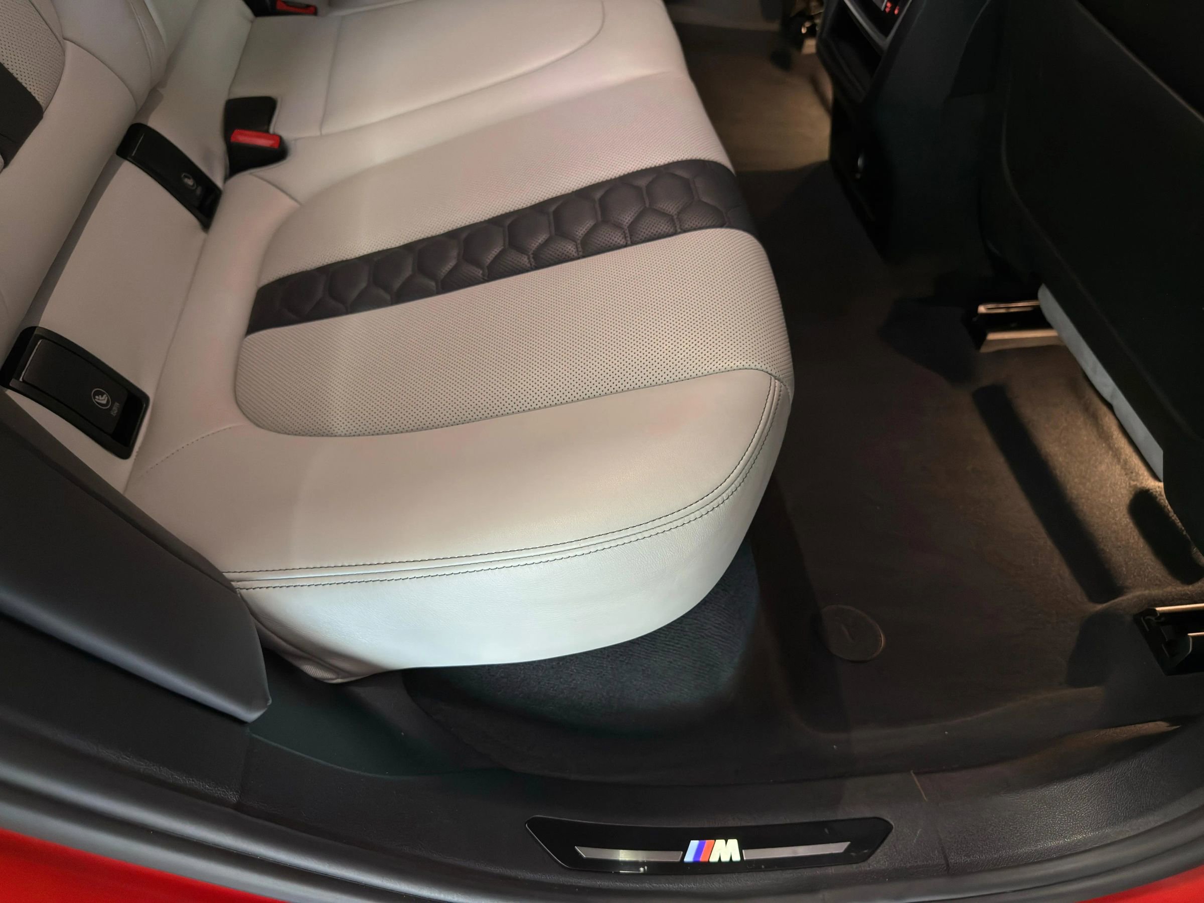 Used 2020 BMW X6 M Competition w/ Executive Package image 17