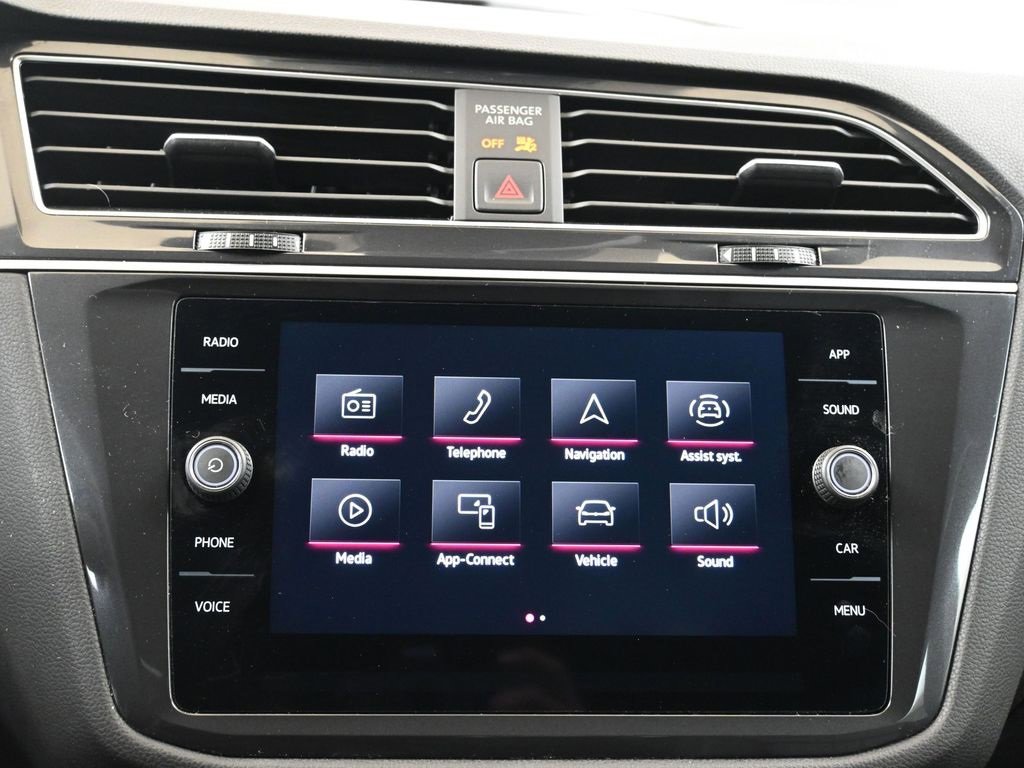 Used 2024 Volkswagen Tiguan SE R-Line image 31