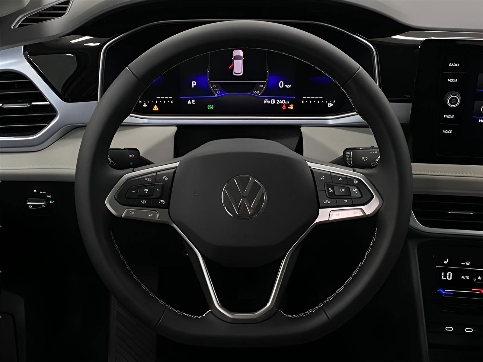 New 2026 Volkswagen Taos SE FWD image 19