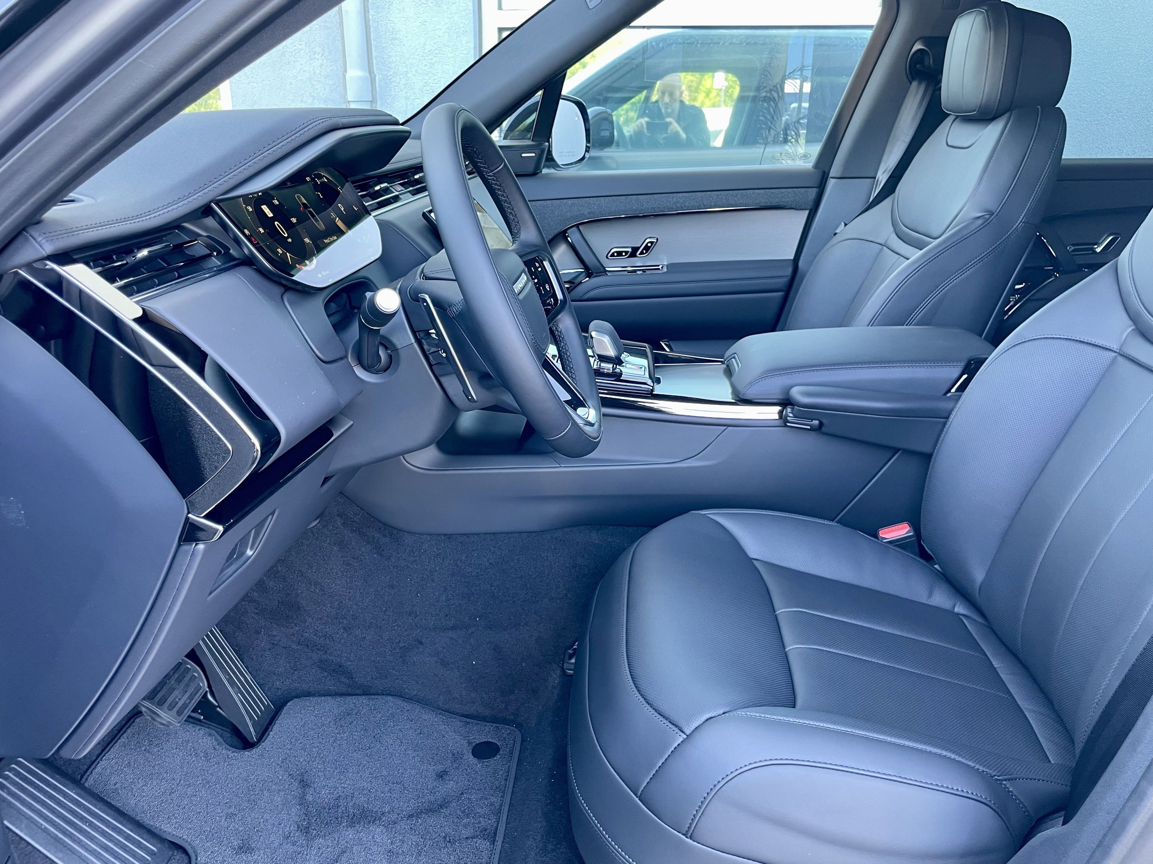 New 2025 Land Rover Range Rover Sport SE image 14