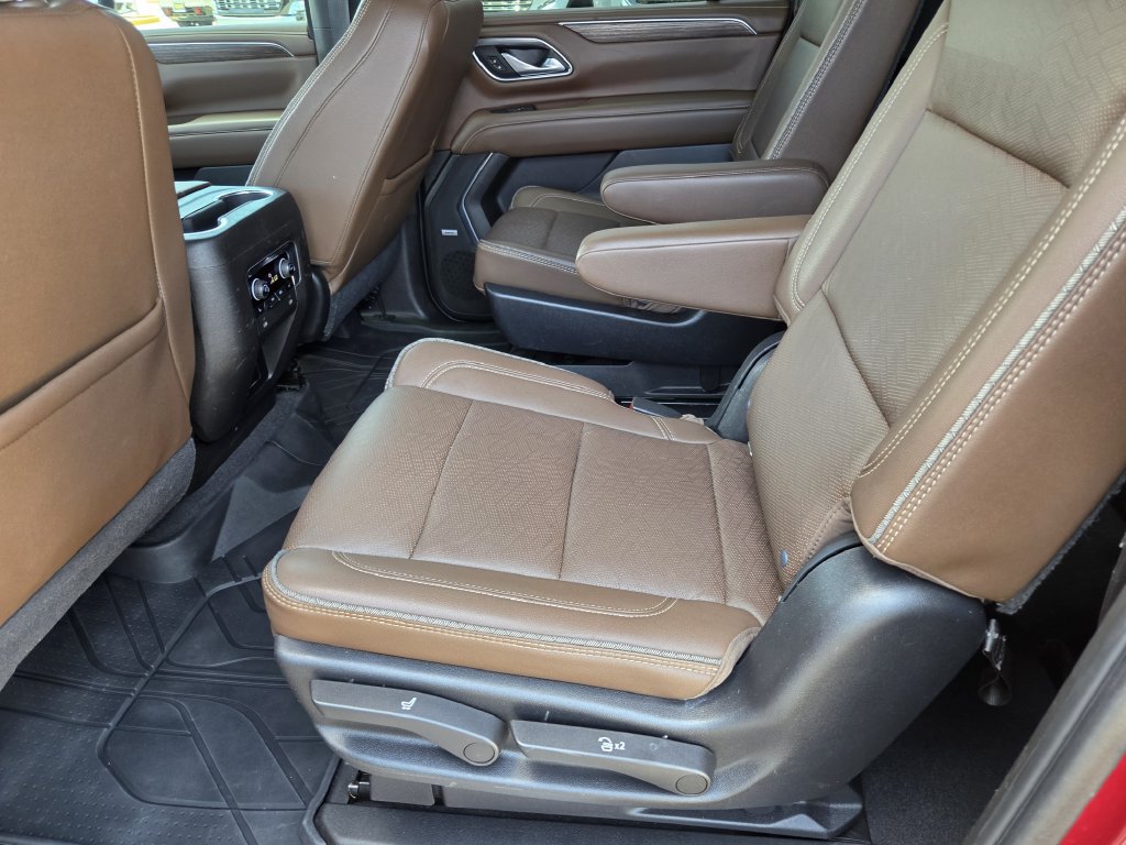 Used 2021 Chevrolet Suburban High Country RWD image 14