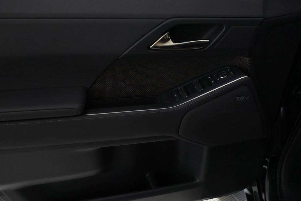 Used 2025 Lexus GX 550 w/ Accessory Package (Z1) image 19