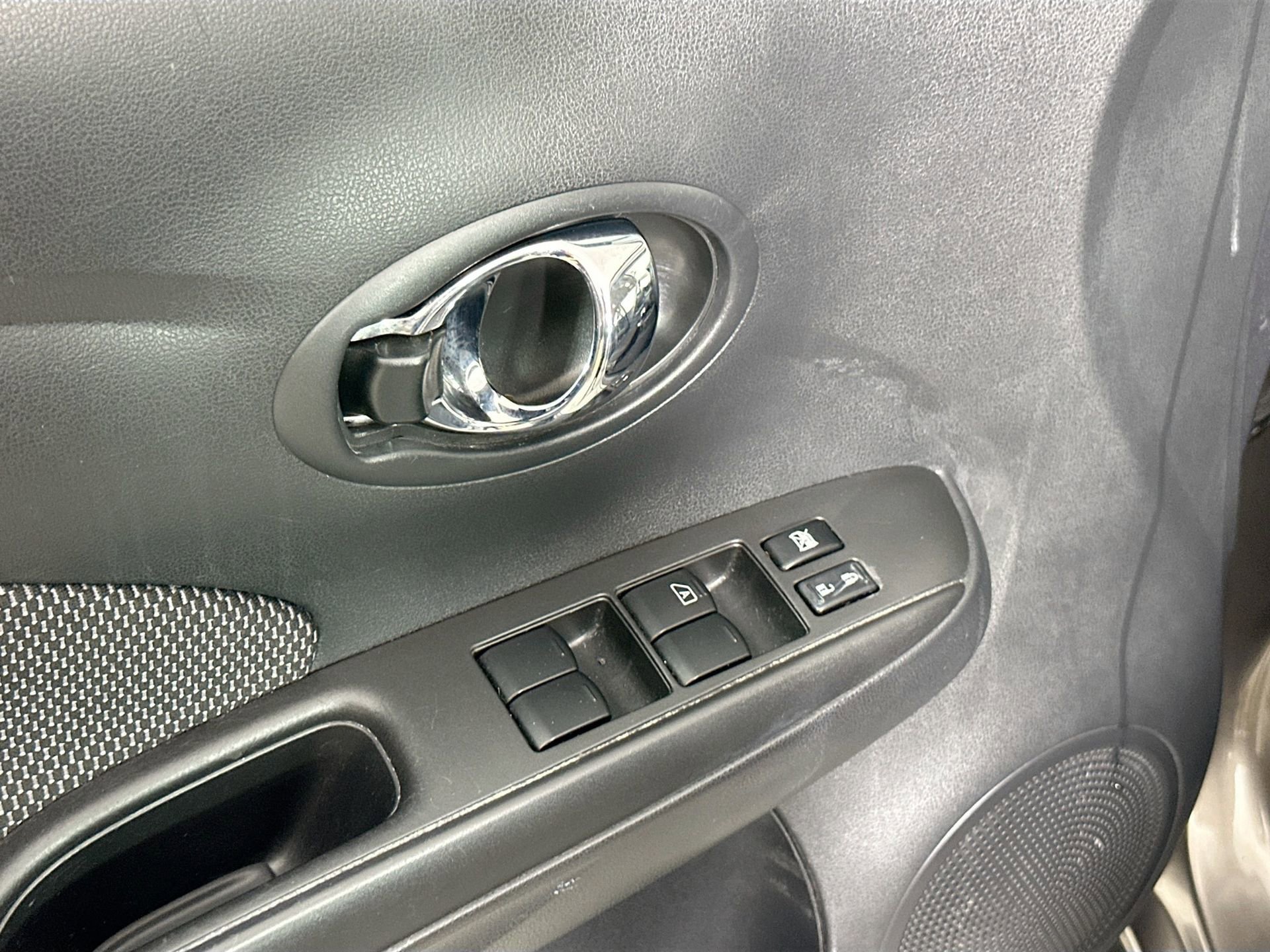 Used 2015 Nissan Versa SV image 20
