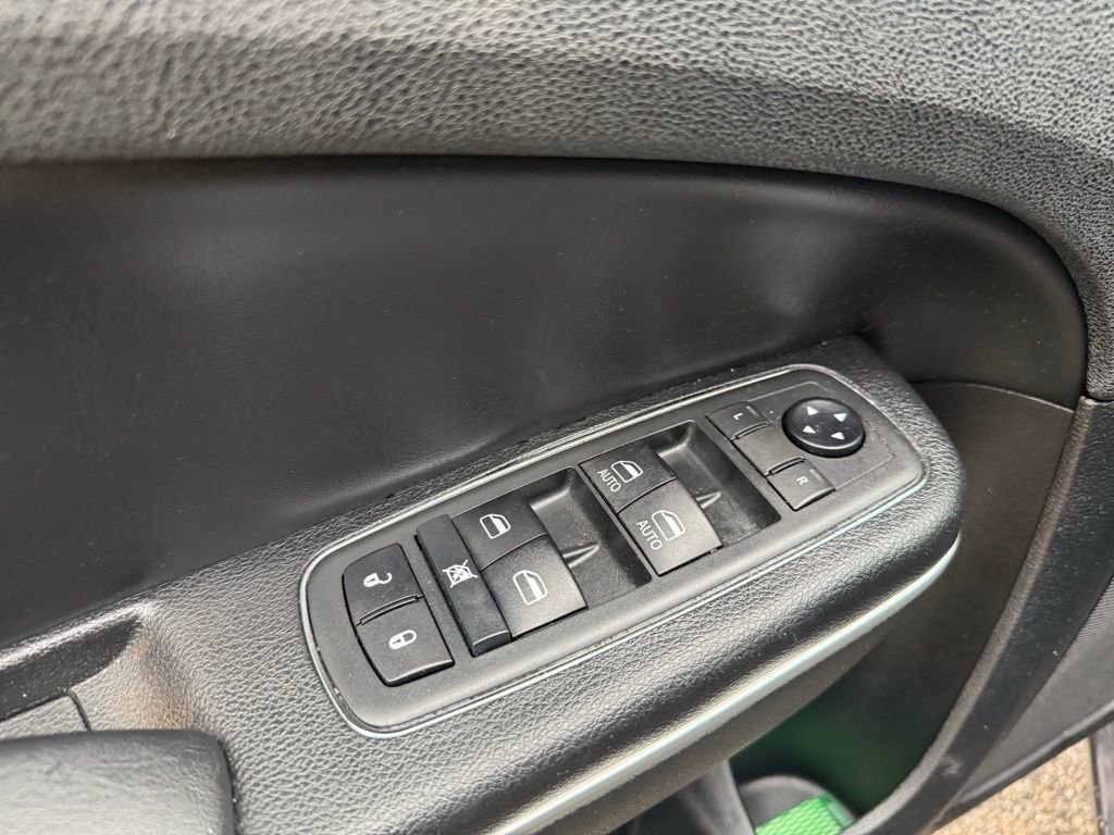 Used 2020 Chrysler 300 Touring w/ Sport Appearance Package image 7