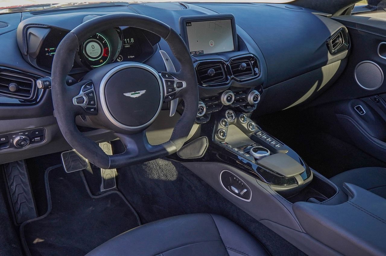 Used 2022 Aston Martin V8 Vantage Coupe image 18