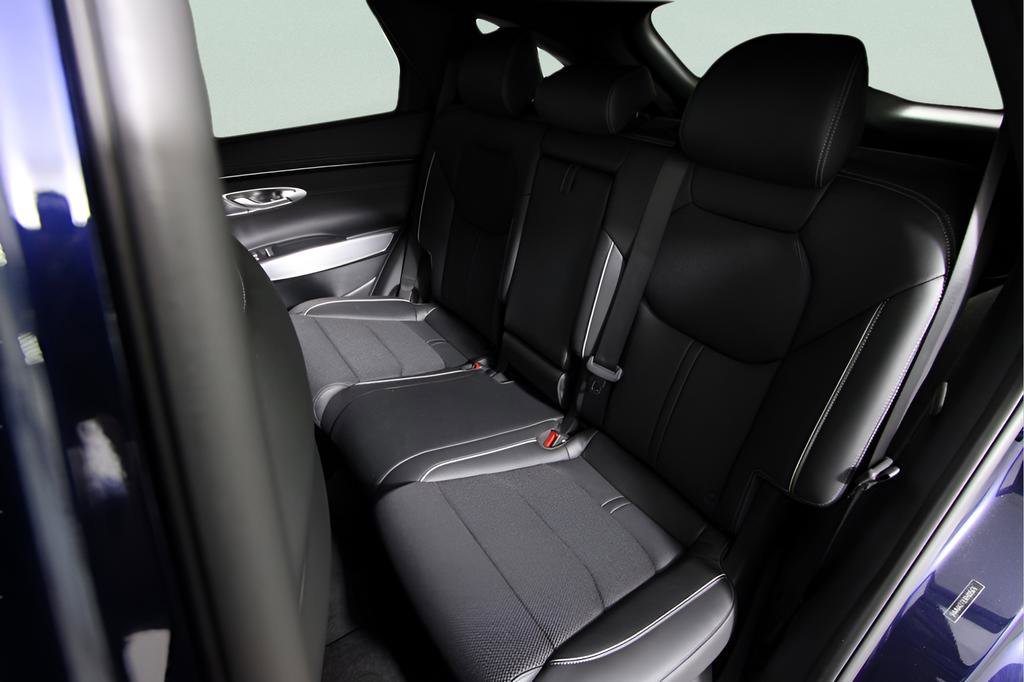 Used 2024 Genesis GV70 2.5T w/ Sport Prestige Package image 13