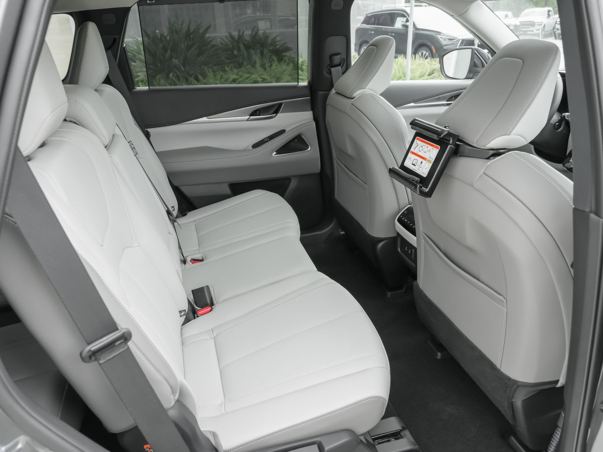Certified 2026 INFINITI QX60 Luxe w/ Family Package FWD image 35