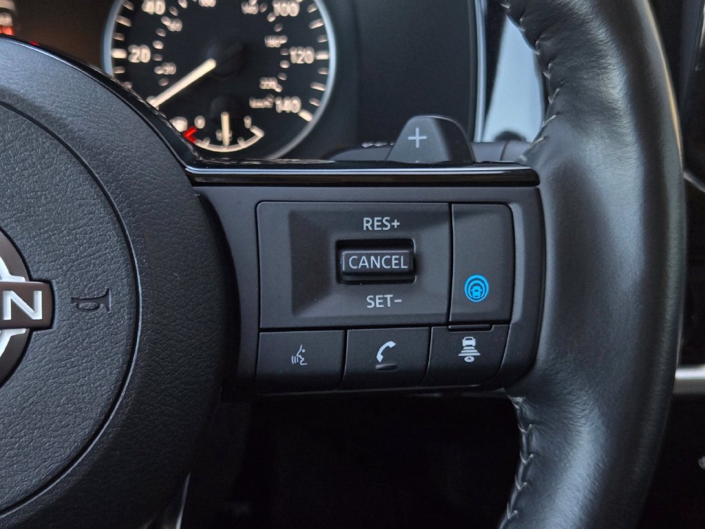 Used 2025 Nissan Pathfinder SL AWD/4WD image 25