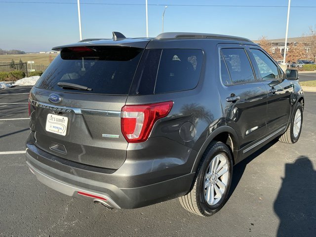 Used 2017 Ford Explorer XLT w/ Equipment Group 202A image 3