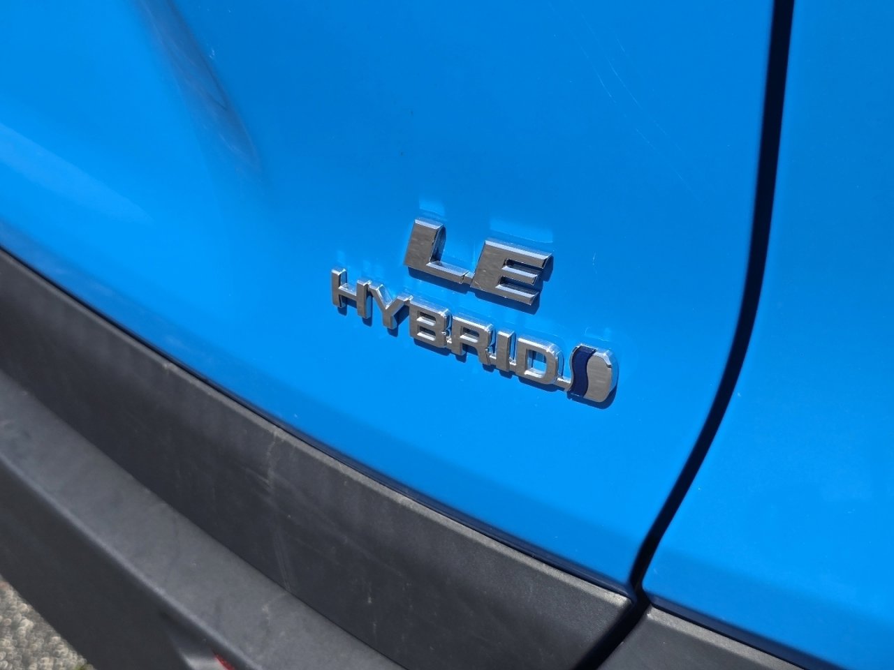 Used 2021 Toyota RAV4 LE AWD/4WD image 16