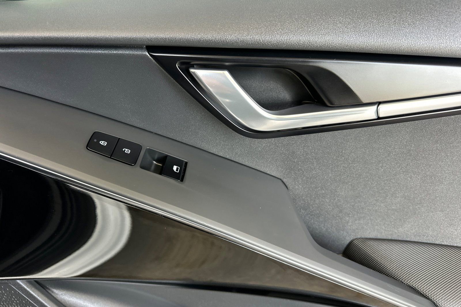 Certified 2023 Kia Niro EX Touring FWD image 19