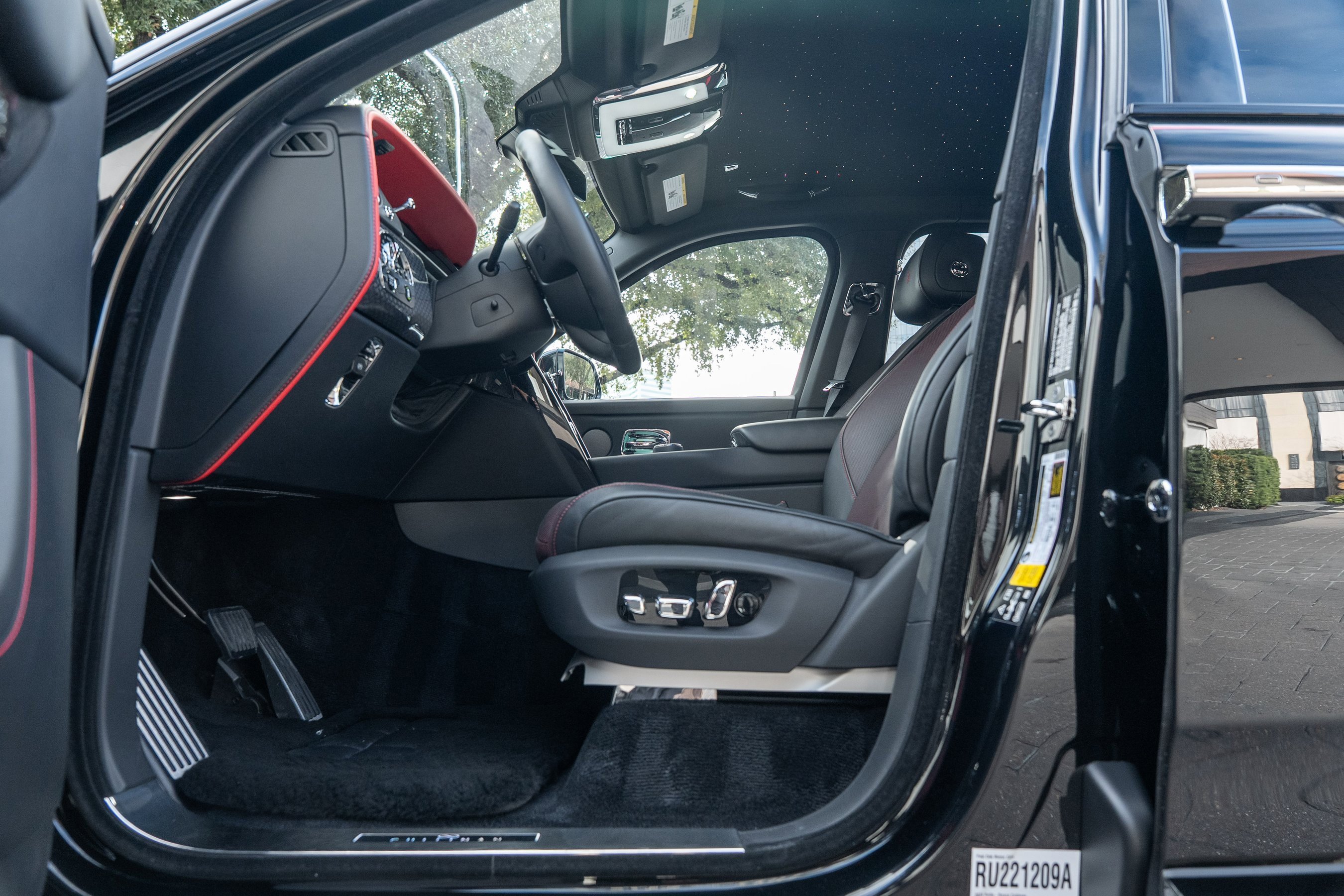 Certified 2024 Rolls-Royce Cullinan Black Badge image 23