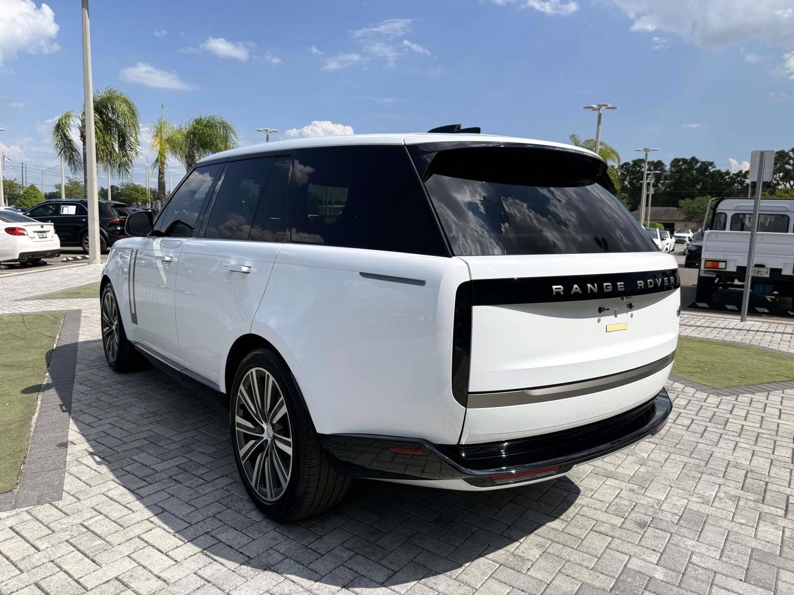 Used 2023 Land Rover Range Rover SE AWD/4WD image 5