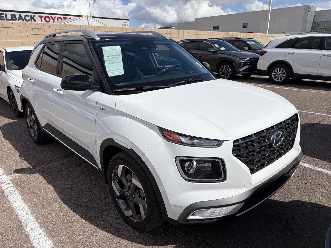 Used 2024 Hyundai Venue Limited FWD image 2