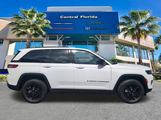 Certified 2025 Jeep Grand Cherokee Altitude AWD/4WD image 4