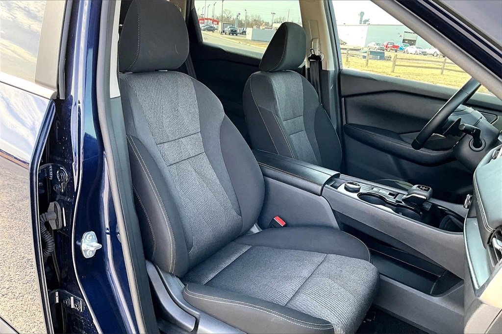 Used 2025 Nissan Rogue SV image 7