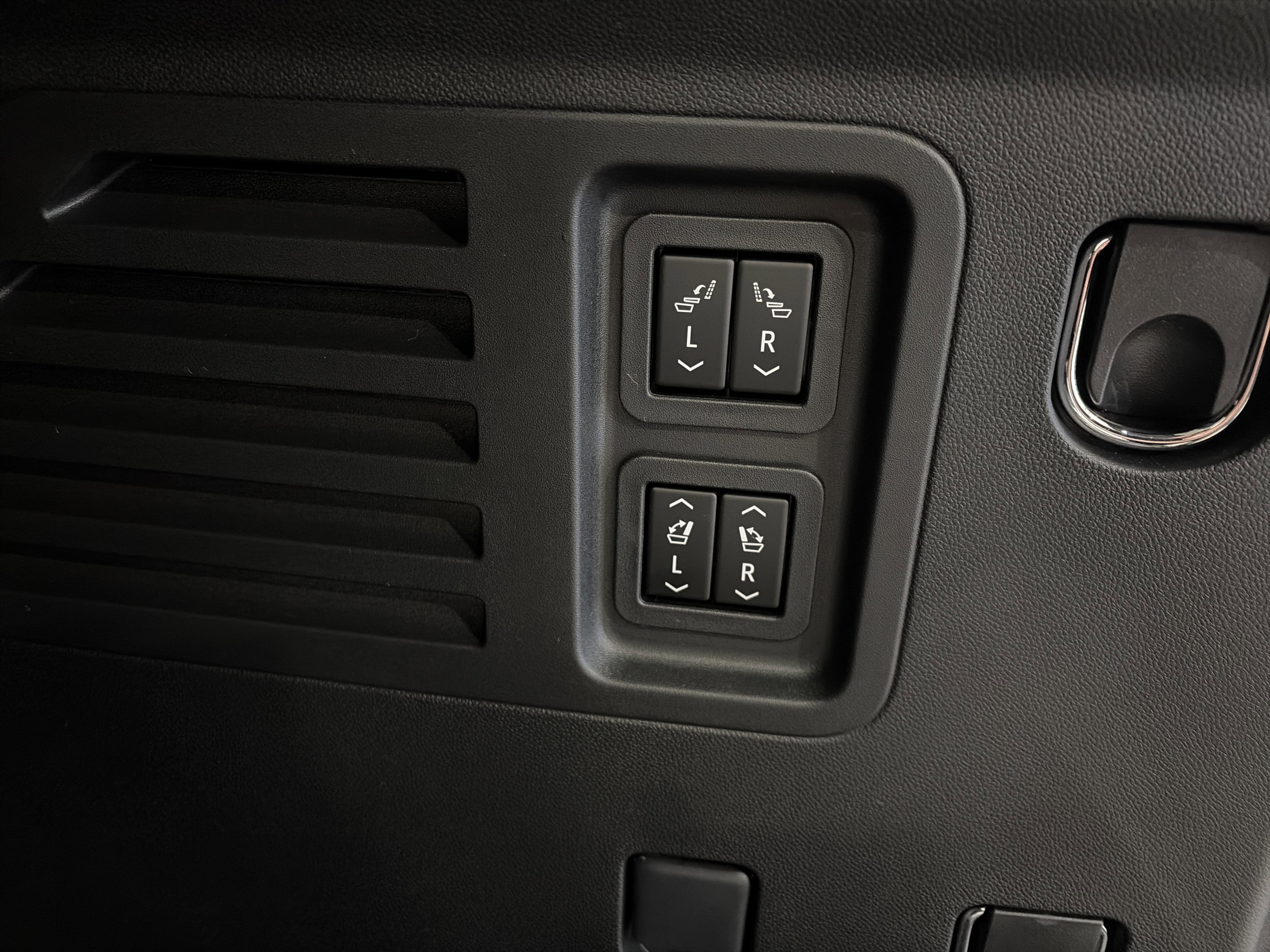 New 2026 Chevrolet Traverse High Country image 7