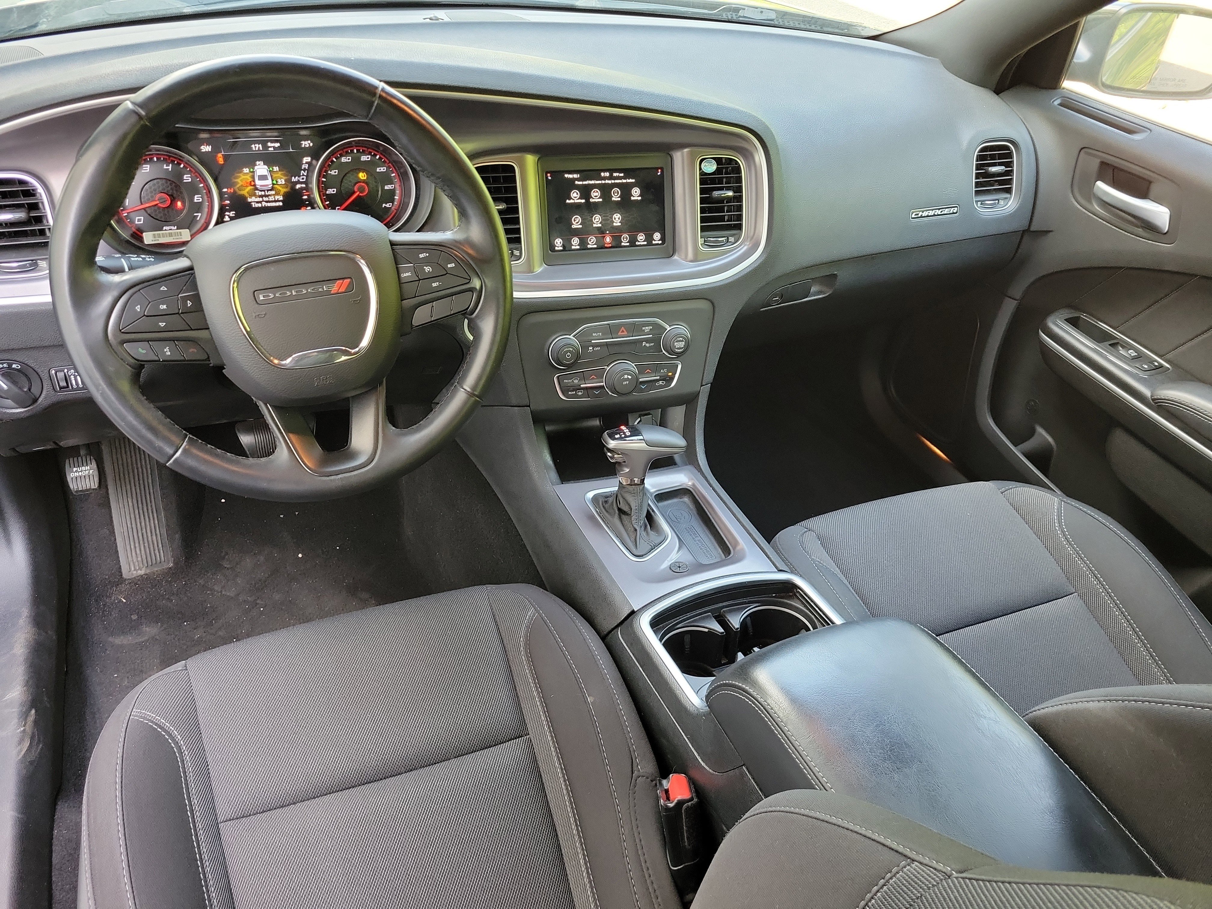 Used 2019 Dodge Charger SXT RWD image 14