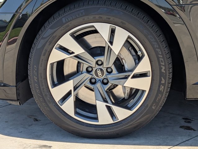 Used 2022 Audi e-tron Premium w/ Convenience Plus Package AWD/4WD image 26
