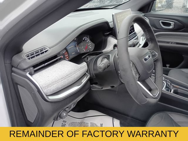 Used 2023 Jeep Compass Latitude w/ Sun and Sound Group AWD/4WD image 11