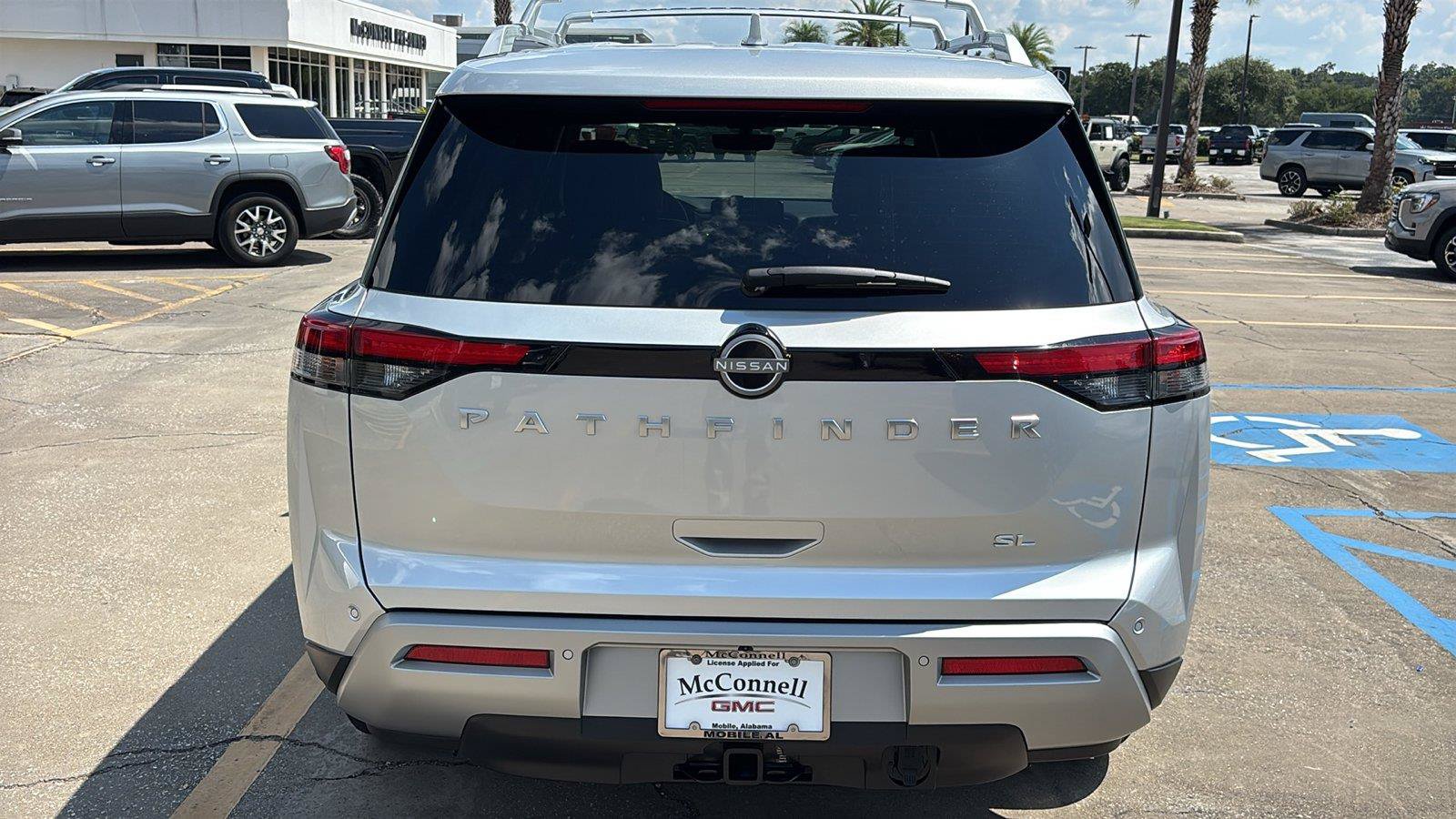 Used 2025 Nissan Pathfinder SL w/ SL Premium Package FWD image 6