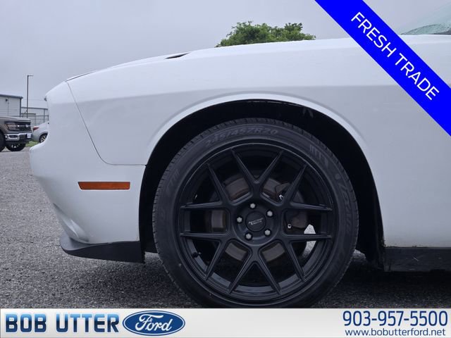 Used 2016 Dodge Challenger SXT RWD image 9
