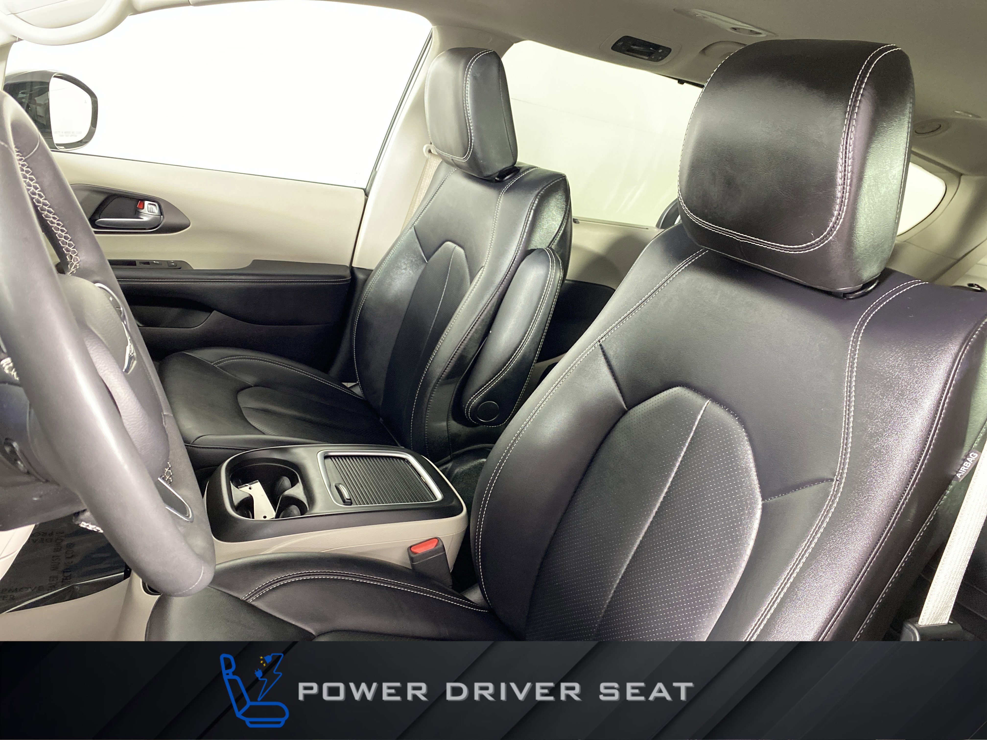 Used 2024 Chrysler Pacifica Touring-L image 16