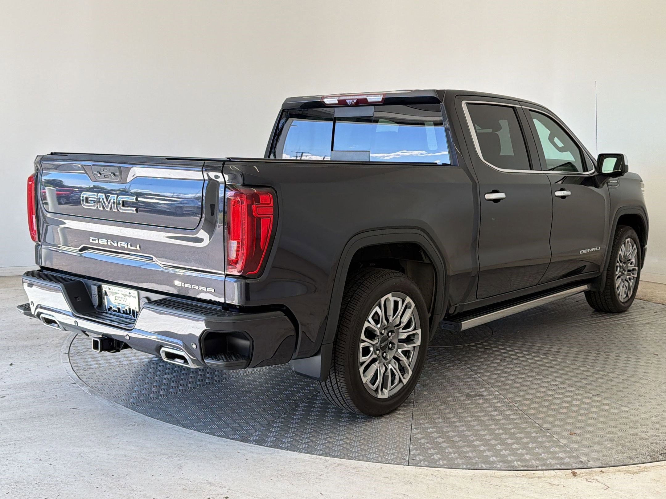 Used 2022 GMC Sierra 1500 Denali Ultimate AWD/4WD image 9