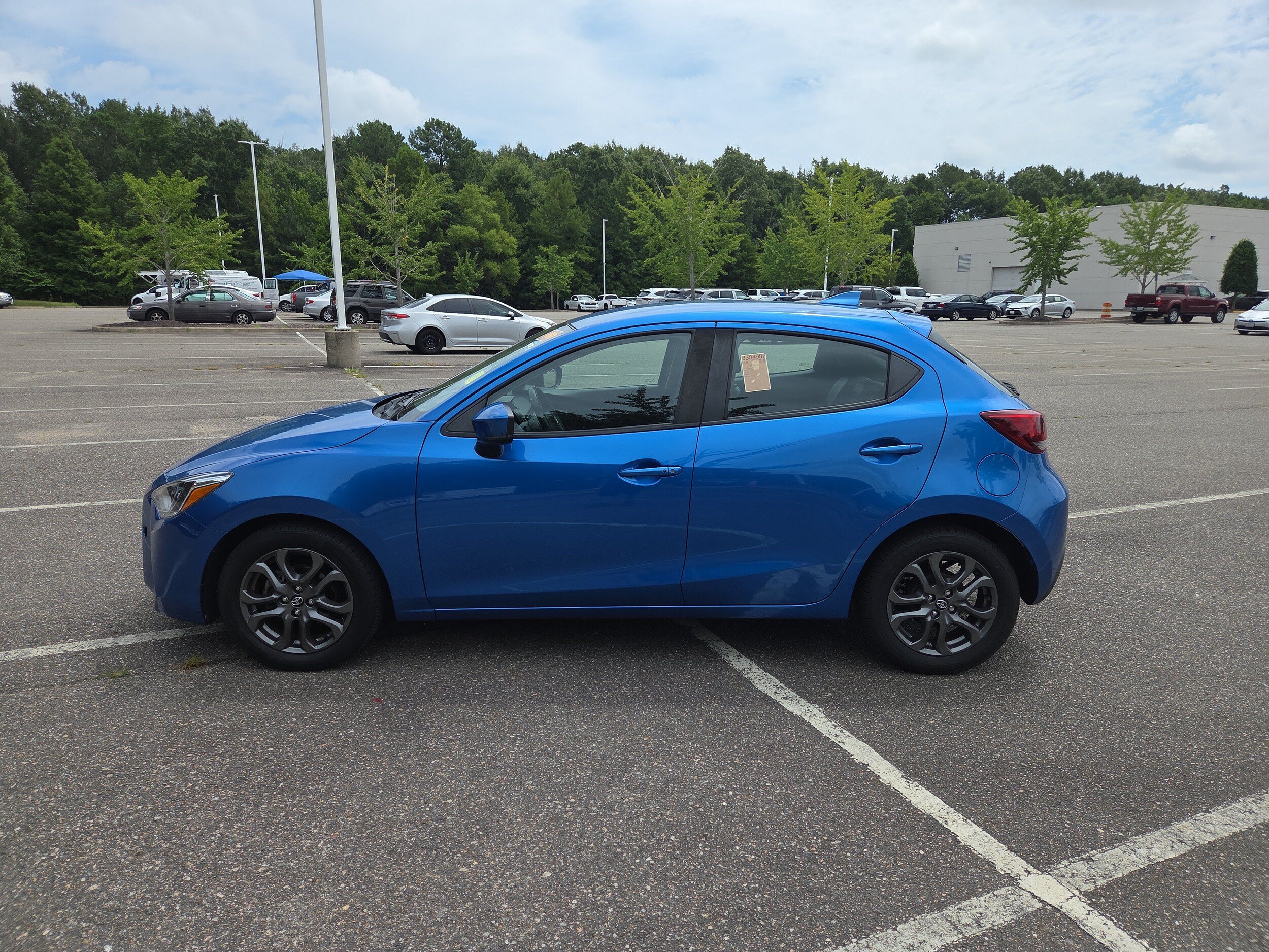 Used 2020 Toyota Yaris XLE FWD image 6