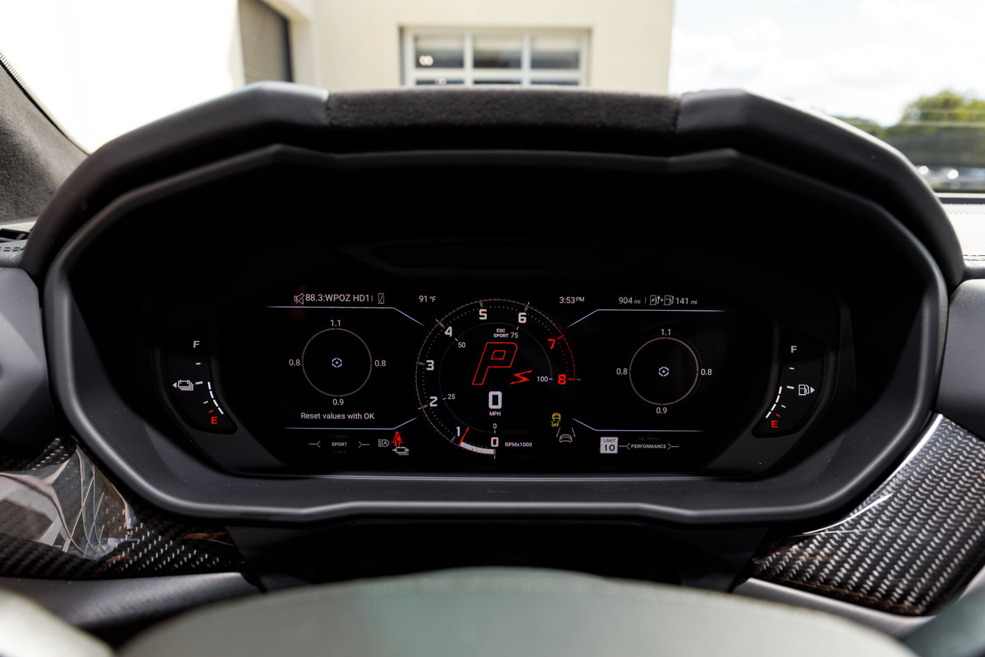 Used 2025 Lamborghini Urus SE AWD/4WD image 34