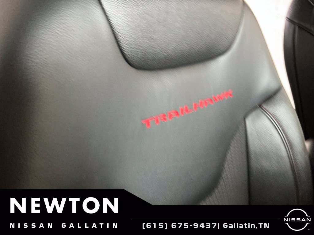 Used 2025 Jeep Compass Trailhawk AWD/4WD image 18