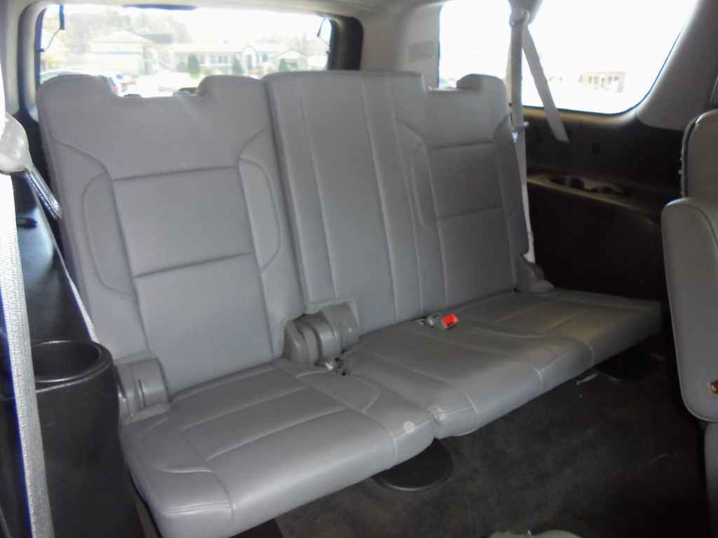 Used 2015 Chevrolet Suburban LT RWD image 11